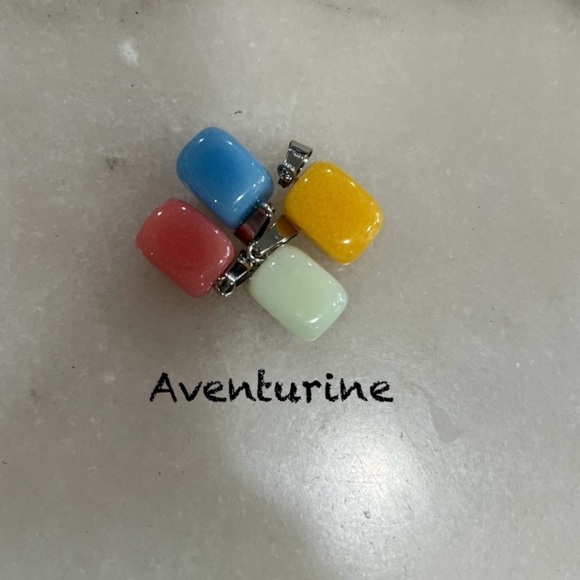 Aventurine Crystal Pendant Necklace - Picture 2 of 4